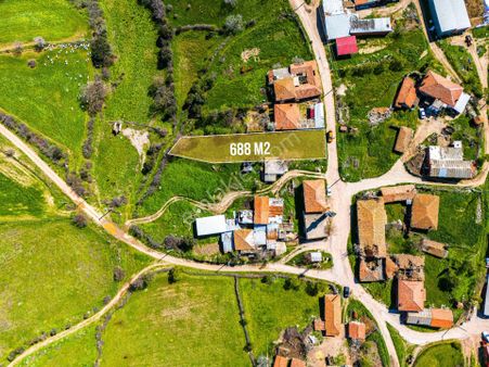 Bayramiç Yukarışefikler Köyünde Konut İmarlı 688 M2 Arsa