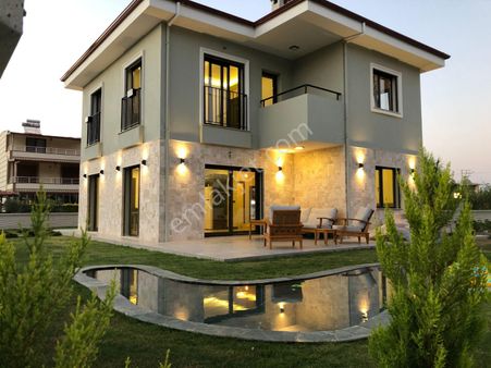 Kuşadası Güzelçamlı'da Müstakil Villa-denize 500 Mt Köşe Konum