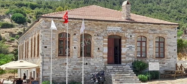 Eski Doğanbey'de Satılık Avlulu Taş Ev ( Harabe )