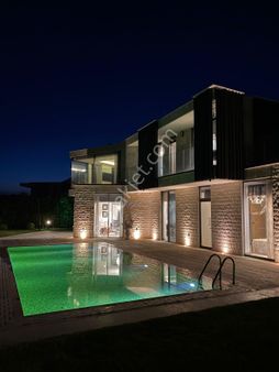 Yalıkavak'da Denize Sıfır Plajı Olan 6+2 Satılık Villa