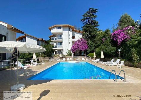 Planet'ten Düz Büyük Bahçeli Havuzlu Site İçinde Bahçe Kat Daire Tek Yetkili