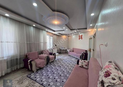 İstiklal Mahallesi Doğalgazlı 130m² Müstakil Ev