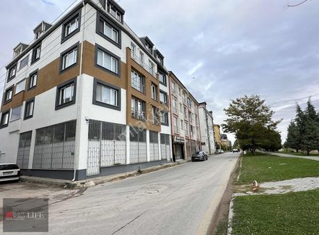 Rw Lıfe/ Çamlıca Mh Birlik Cad Üzeri Doğa Manzaralı 4+1 Satılık