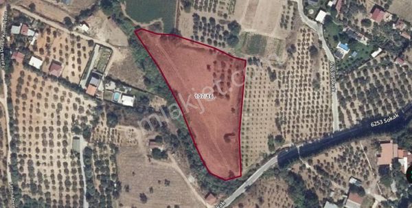 Torbalı Demirciköy'de İçinde Evi Olan 10130 M² Arazi