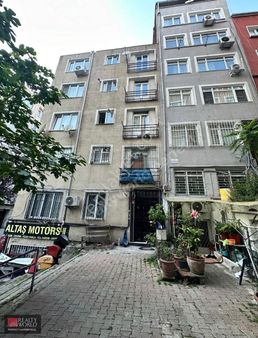 *realty World* Taksimde Eşyalı Satılık Daire