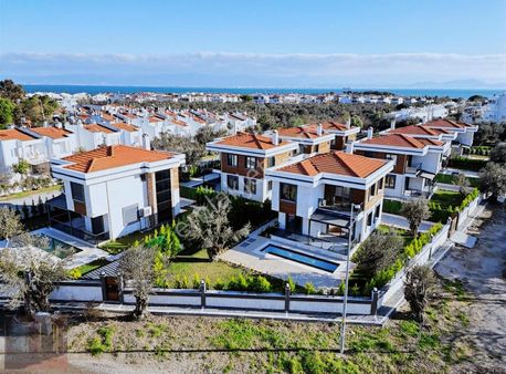 Güçlü Kardeşler Gürede 400m2 Arsa İçinde Havuzlu Bağımsız Villa