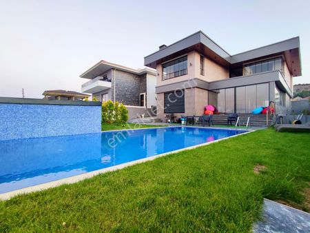 Rw Lıfe// Karabayırda Özel Yapım Isıtmalı Havuzlu Satılık Villa