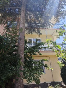 Arkadaş Emlaktan Satılık 3 Katlı Bina Karşıyakada