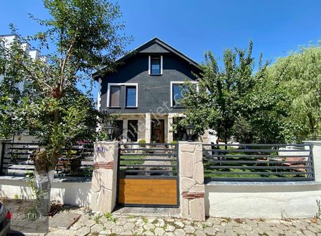 Rw Lıfe // Karabayır'da Satılık 4+1 Bahçeli Lüks Villa