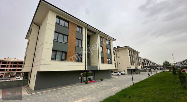 Rw Lıfe // Aşağı Söğütönü'nde Satılık Site İçi Ara Kat 3+1 Daire