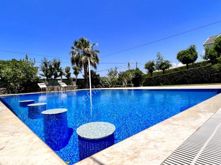 Ovacık'ta 1100 M² Arsa Payı Olan 8 Yatak Odalı Ultra Lüks Villa