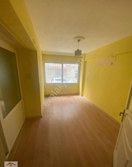 Dikili Güven Emlak'tan Merkezde Düz Ayak Denize 20 Adım Satılık 2+1 Daire