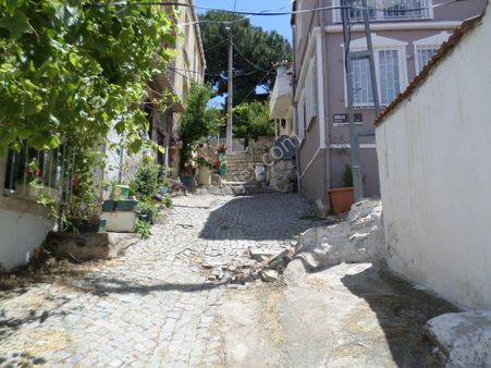 Ayvalık Sakarya Mahalesinde Deniz Manzaralı Satılık Müstakil Ev