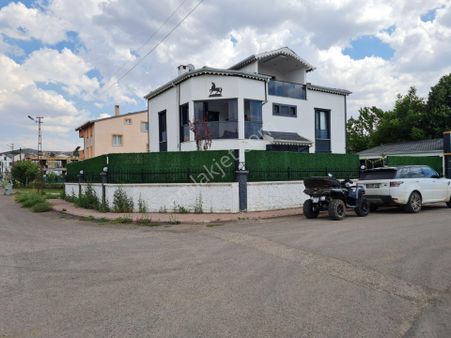 Kabze Emlaktan Sivas Karşıyaka Mh'de Köşe Başı Satılık Villa..!