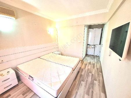 Öğrenciye Kuşadası Merkezde 15.000tl(su+internet Dahil)apart 1+0 Eşyalı Daire