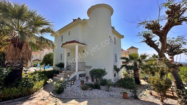 Babadağ Yolunda 630 M2 Arsa Paylı 4 Yatak Odalı Villa