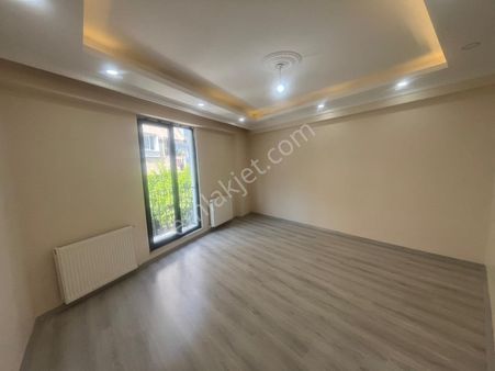 Kocamustafapaşa Seyiitomer Mah Silivrikapi Cad Üzerinde Genış Kat 2+1 Satılık Daire