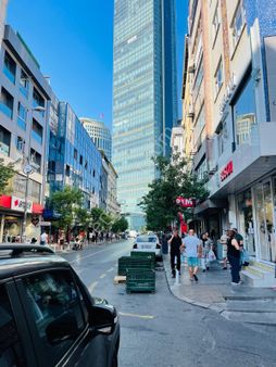 4.levent Sapphire Avm 'ye Komşu Sarkık Kupon Daire.