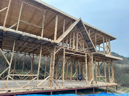 Kocaeli Karamürsel Kızderbent Satılık 1058 M2 Tarla Ve İçinde İnşaat Halinde Bungalov