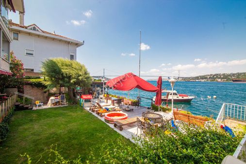 Çengelköy'de Boğaz Manzaralı Satılık 3+1