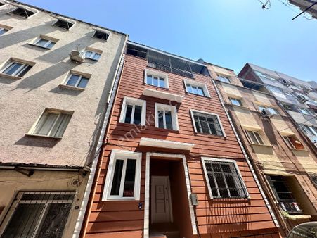 İnönü Caddesi Yakını 2+1 İçi Tamamen Yenilenmiş Kira Getisi Olan 4 Katlı Satılık Bina