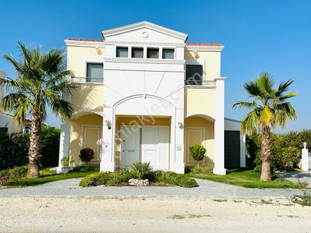 Kusadası Sevgi Plajına Yakın 3+1 Müstakil Villa Satılık