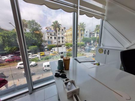 Alanya Merkez'de Kurulu Düzen Ve İşlek Konumda Devren Kiralık Güzellik Merkezi!