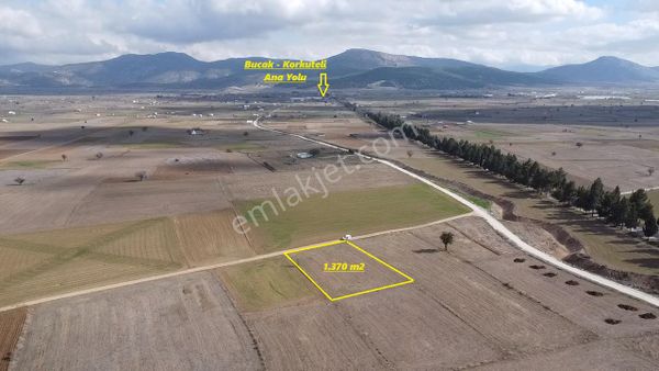 Antalya Korkuteli Çomaklı Mah. 1.320 M2 Resmi Yolu Var