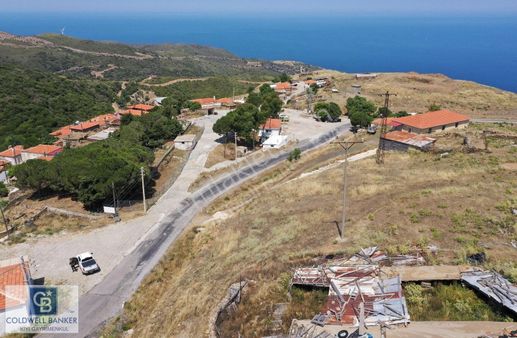 Karaburun Sarpıncık Köyünde Deniz Ve Doğa Manzaralı Tarla