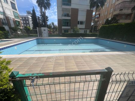 Merkezde Full Donanımlı Sitede Geniş Katta 2+1