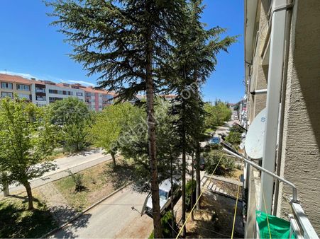 Sevgi Yolunda Site İçi Ara Kat Bakımlı Açık Otoparklı Yeşil Alan Manzaralı 3+1 Daire