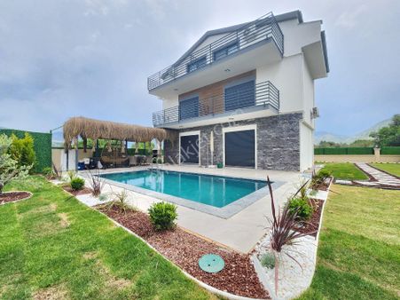 Fethiye Üzümlüde Satılık Havuzlu Müstakil Villa