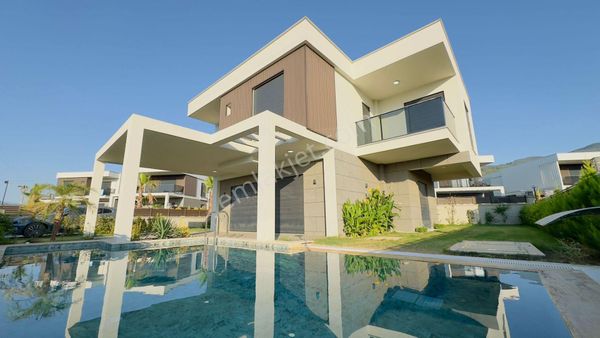 Sahıle 900 M-özel Havuz/otopark-yerden Isıtma-ultra Lüx-akıllı Ev-500 M2 Bahçe-tamamı Müstakil
