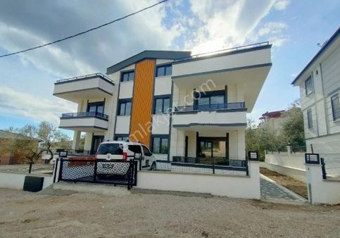 Altınoluk Kazdağı Eteklerinde Müstakil Garajlı Bahçeli Açık Otoparklı 4+1 Sıfır Lüx Triblex Villa