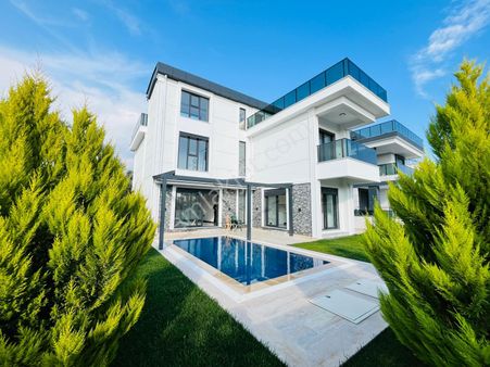 Altınoluk Güre Arası Tahtakuşlar Sahil Bölgesin De Tek Başına Havuzlu 5+1 Müstakil Sıfır Lüx Villa