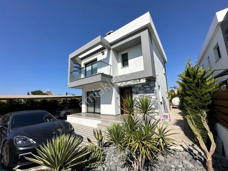 Girne Alsancak'ta Kdv Ve Trafo Odenmiş Full Eşyalı Fırsat Fiyatlı 3+1 Villa !!!
