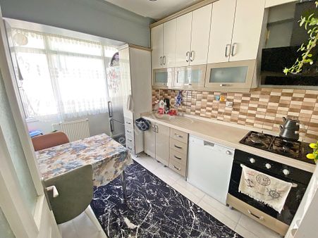 Cihandan Barbaros Taksi Yakını Nişantaşı Sokak Full Yapılı 3+1