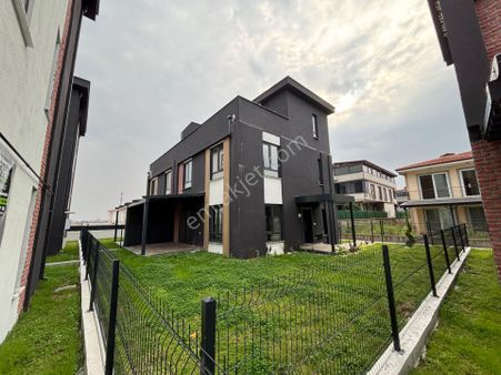 Kır Yapı İnşaat'tan Son 2 Villa Müstakil Bahçeli Tripleks
