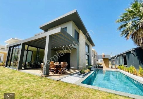 Sahıle Yakın-7/24 Güvenlik-bahçe-otopark-özel Havuz-ultra Lüx-vrf-kombi-6+1-tamamı Müstakil