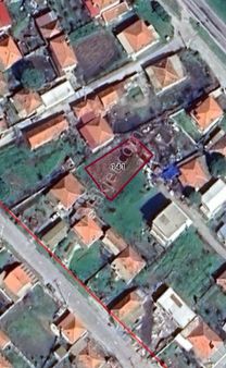 Dikili Ümmetoğlu'ndan (363 M2) Bahçeli Kargir Ev Köy'içinde Yatırımlık