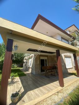 Kuşadası Merkezde 3+1 Müstakıl Villa