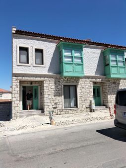 Alaçatı Merkez'de Sezonluk Kiralık Taş Ev