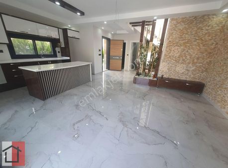 Davutlar Merkezde 4+1 Havuzlu Müstakil Villa