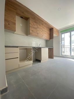 Erenköy'de Katta Tek Daire Arakat 2+1