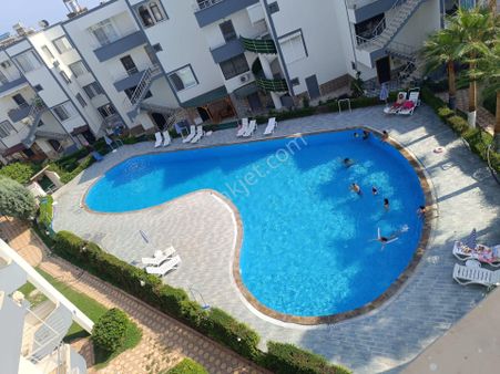 Adakoğlu Sitesinde Denize Sıfır, Havuzlu, Eşyalı 1+1 Daire