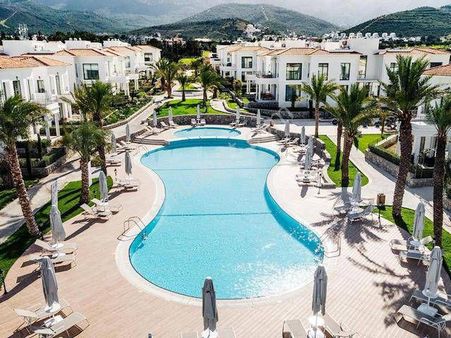 Girne Alsancak Kıbrıs Town Houses'da Bahçe Katı Masrafsız Takasa Açık 2+1 Satılık Daire !