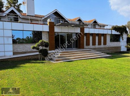 Menderes Çamönü'de 3100m2 Arsa İçinde 17 Odalı Mülk.