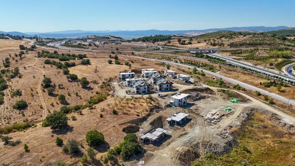 Era Söz Den Balıkesir Naipli De Satılık 4+1 Villa