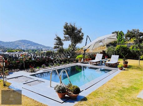 Bodrum Yalıkavak Merkezde Müstakil Havuzlu Satılık Villa