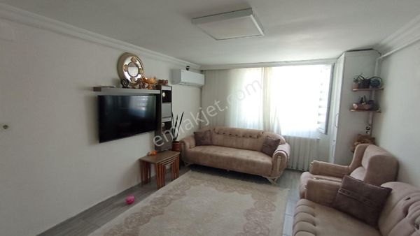 Konak Mahlesinde 3 Katlı Altı Dükkan Müstakil Ev